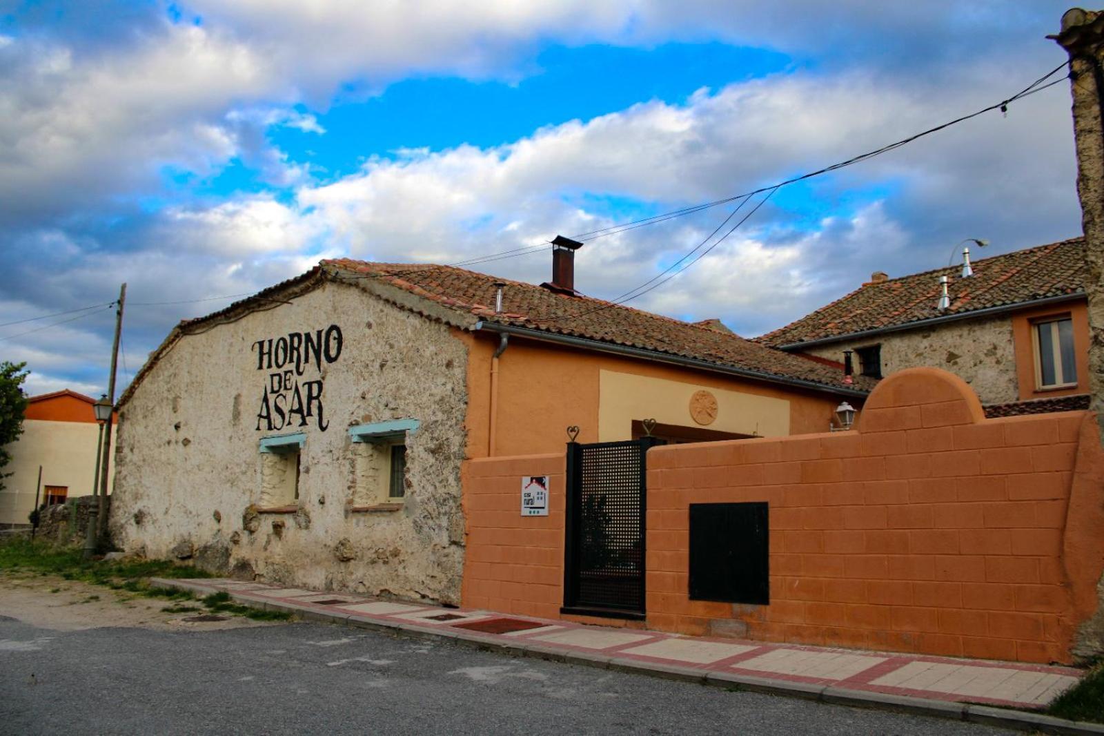 Casa Rural El Horno De La Aldegueela Torrecaballeros Exterior foto